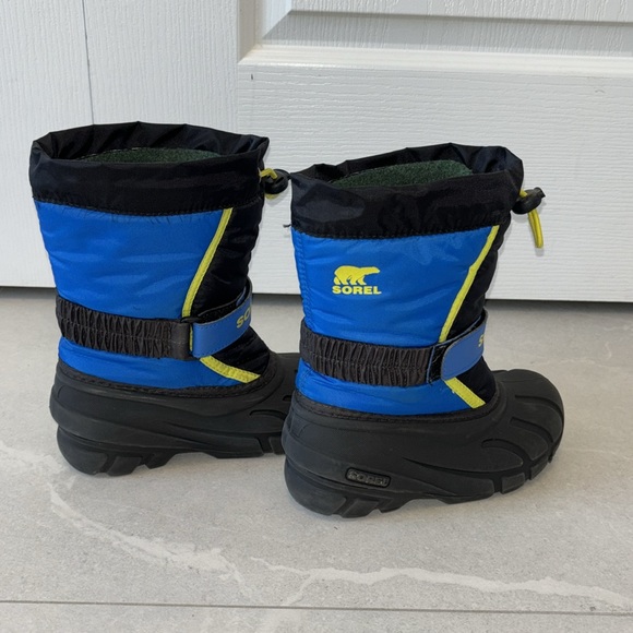 Kids SOREL winter boots worn for only one season - Picture 5 of 11